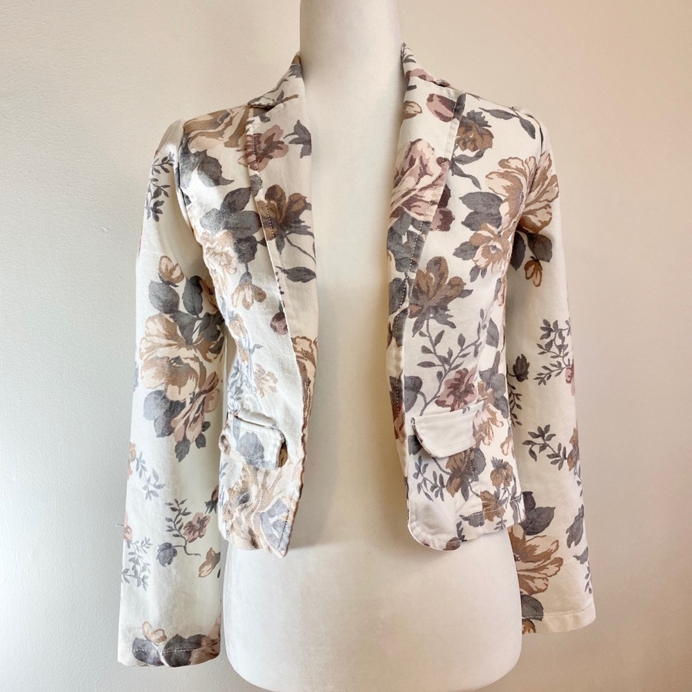 Floral Xhilaration Blazer